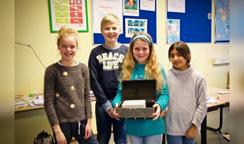 De winnaars van het spel met de escapeboxen.
Vlnr. Marleen, Akyn, Meike en Abeda.