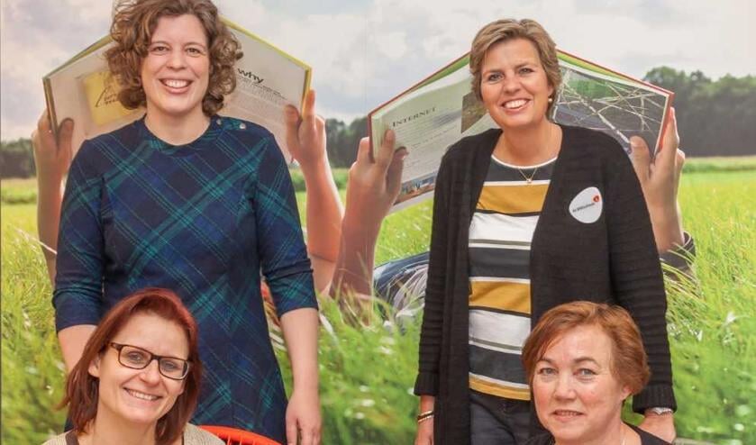 KVC dames Anne-Marie (boven links) en Natalie (onder links) en De Bibliotheek Kennemerwaard dames Femke (boven rechts) en Jocenta (onder rechts)