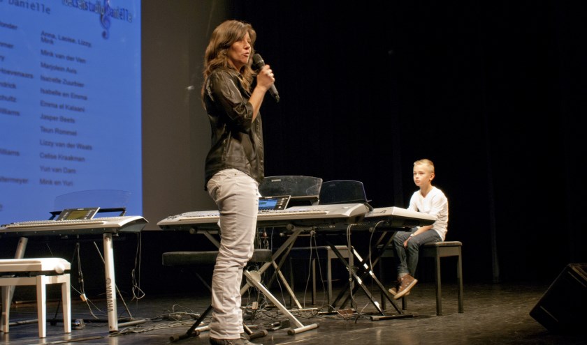 Leerlingen van Toetsenstudio Daniëlle spelen zelfgekozen muziekstukken.