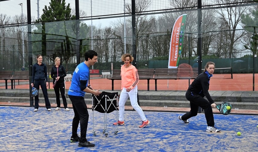 Ook bij de opening van de padelbanen werden gratis padelclinics gegeven bij TCHU.