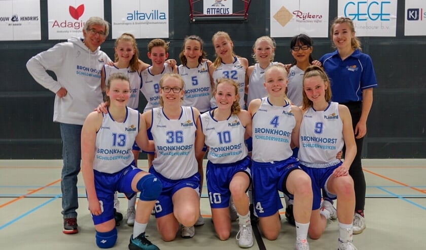 De meiden hopen zaterdag 11 mei natuurlijk ook de returnwedstrijd in sporthal 't Vennewater te winnen.