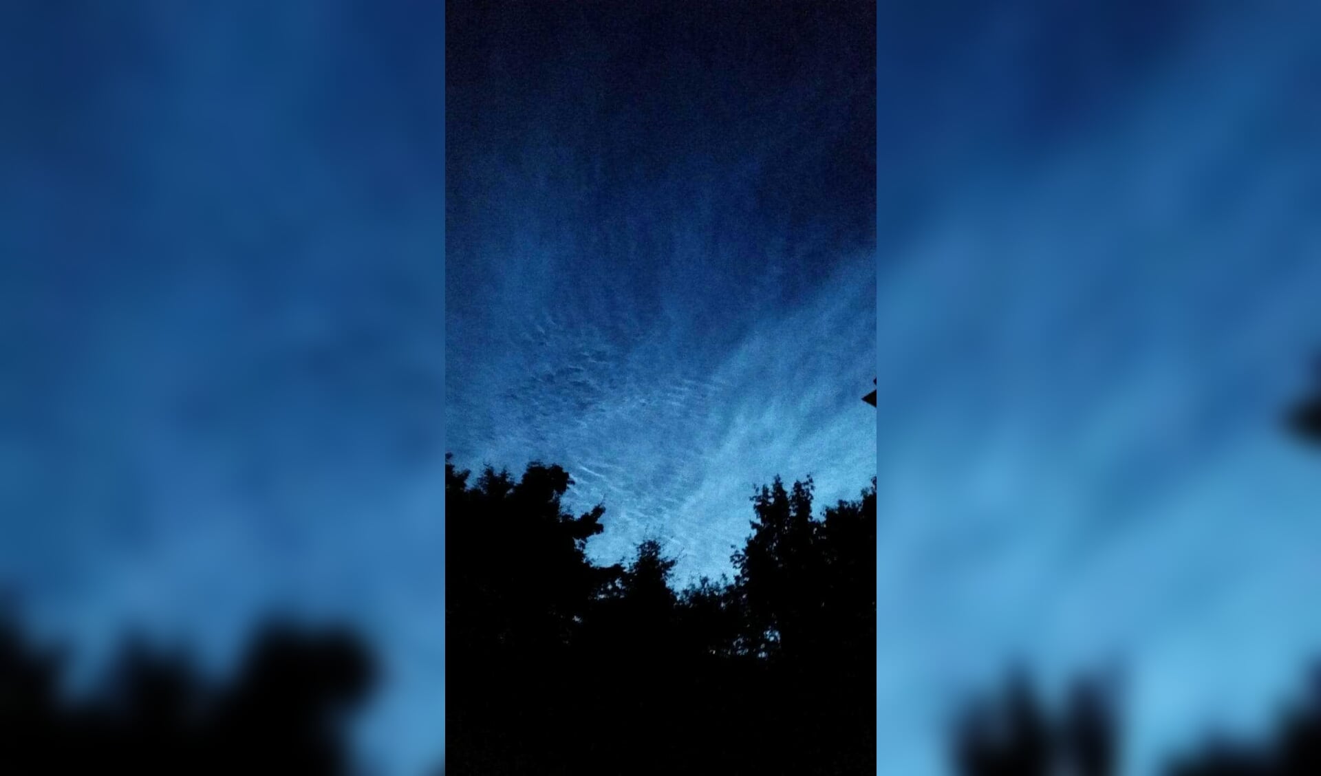 Lichtende nachtwolken