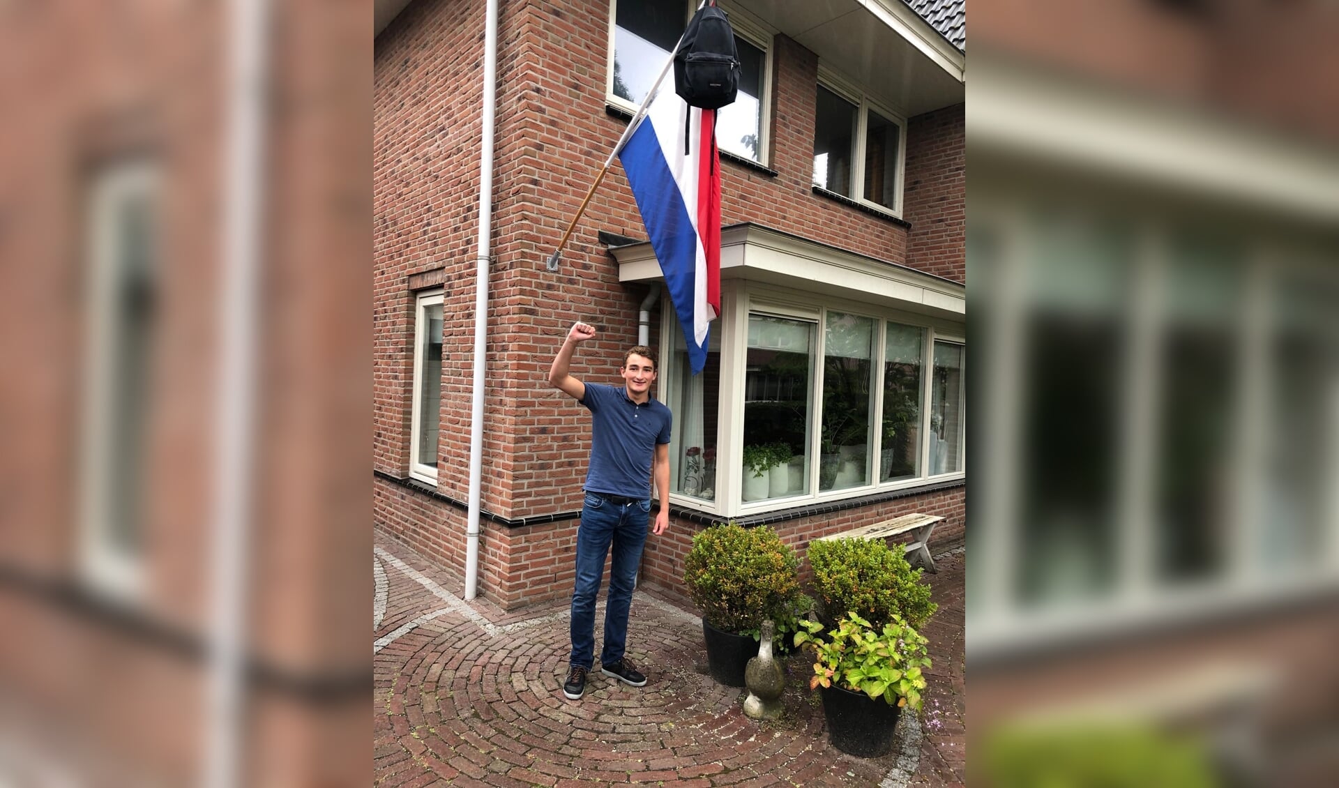 Vorige jaar partycrashde de verslaggever nog bij een aantal geslaagde jongeren waar de vlag uithing, zo ook bij Thijs. 