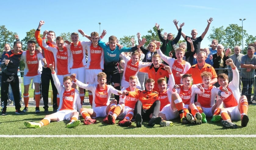 Limmen JO19-1 is blij met de promotie.