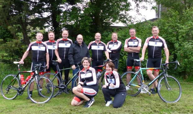 Team Nico fietst voor onderzoek naar de ziekte van Alzheimer.