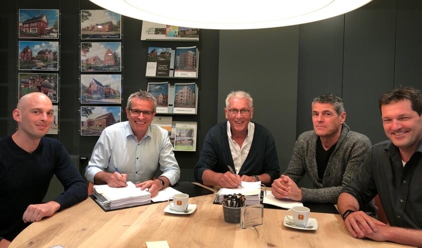 van links naar rechts: Peter Hommes, Cor Tervoort, Nico Meijne, Hans Tuinenburg, Lawrence Bosschaart