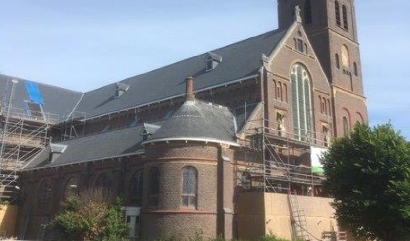 Ook de steigers aan de noordkant zijn inmiddels afgebroken. De Corneliuskerk wordt stukje bij beetje weer zoals zij was.