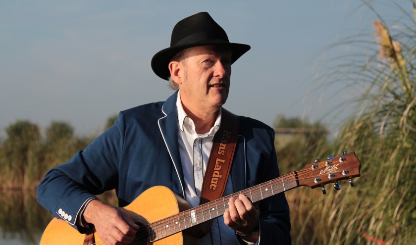 Hans Laduc creëert met 'fingerpicking' het geluid van een complete band.