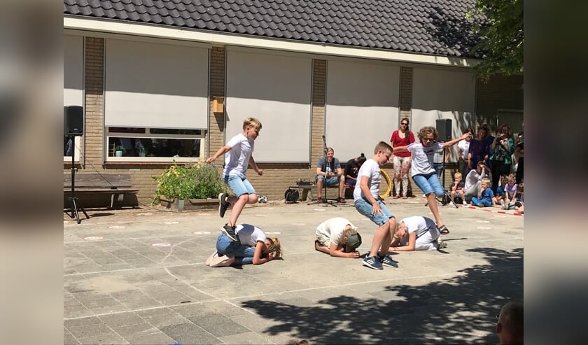 De leerlingen hebben een geweldige dansshow in elkaar gezet.