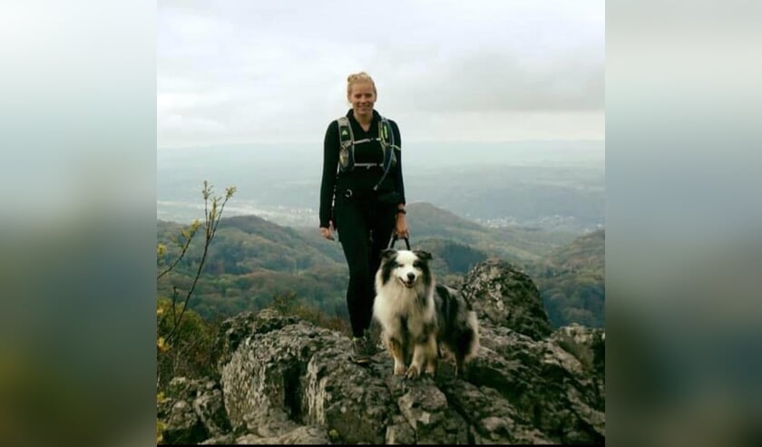 Shelley Schoemaker met haar hond Mack.