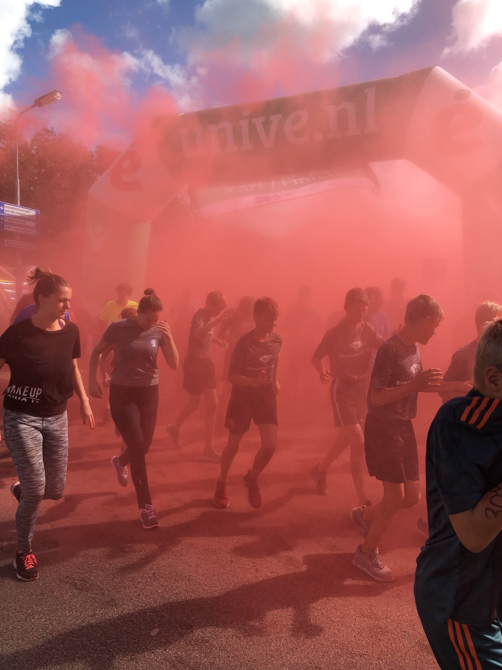 Tijdens de Kermisrun moesten de deelnemers allerlei obstakels en hindernissen weerstaan.