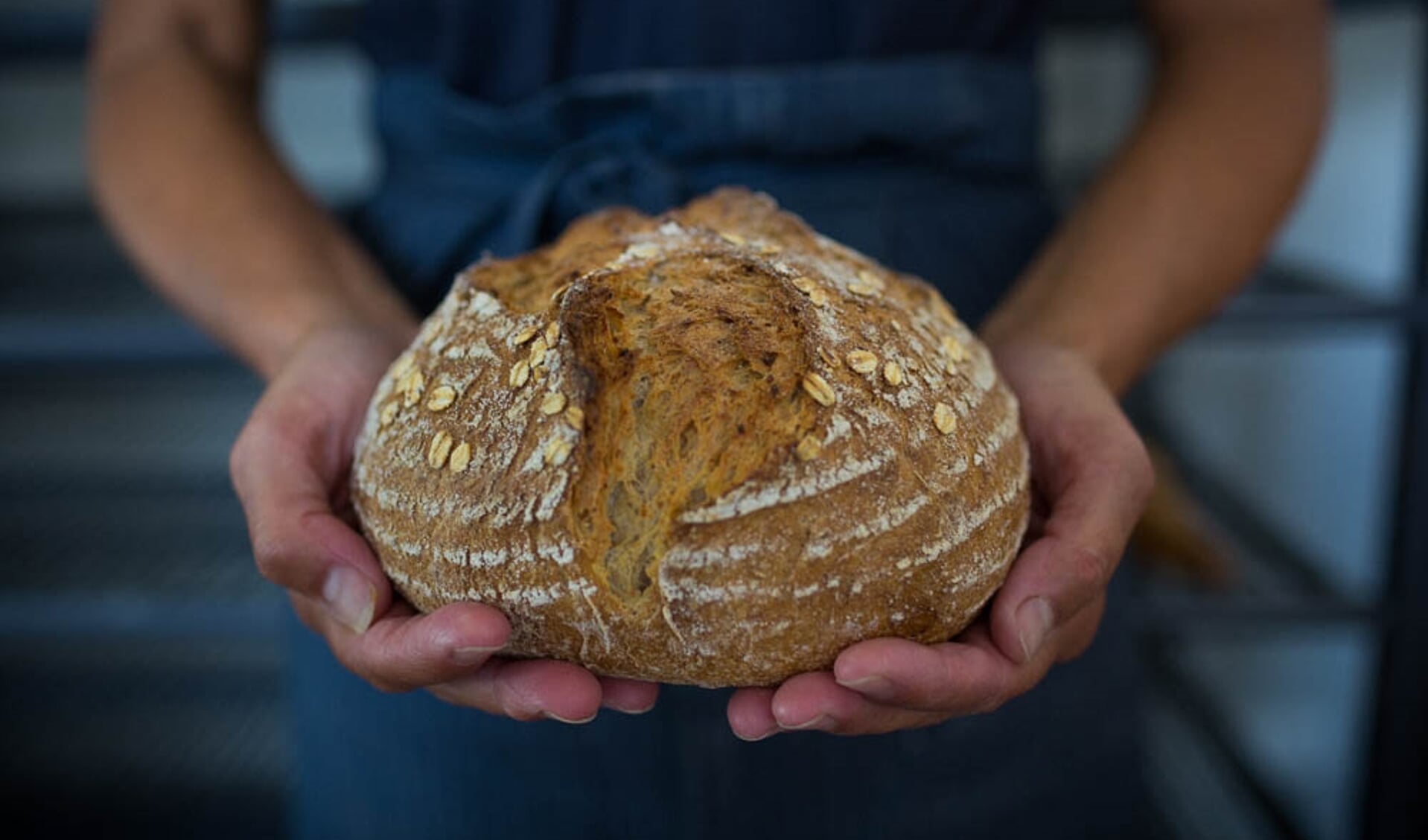 Het brood van Bak'm heeft een open structuur en een krokante korst.