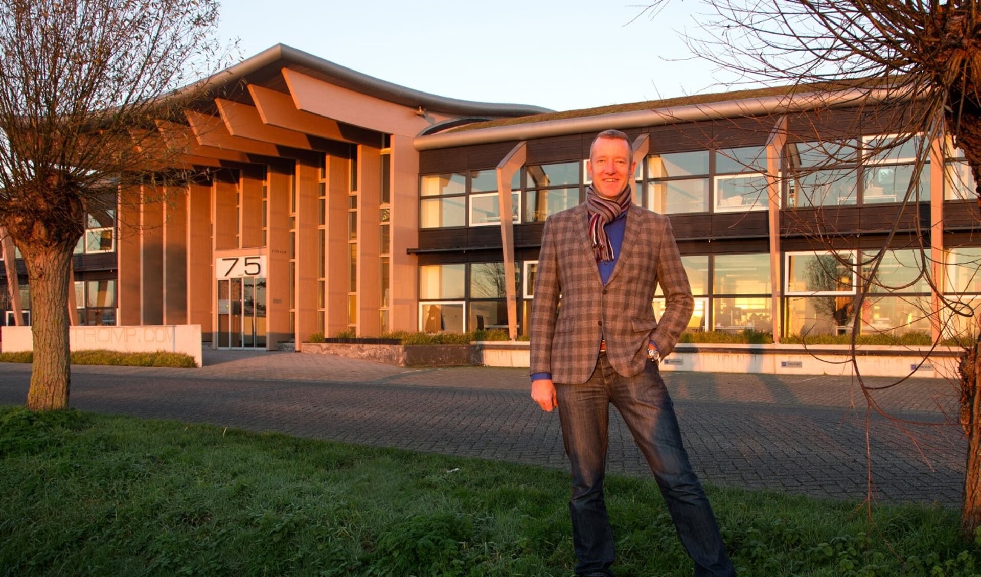 Wim Tromp voor zijn bedrijfspand