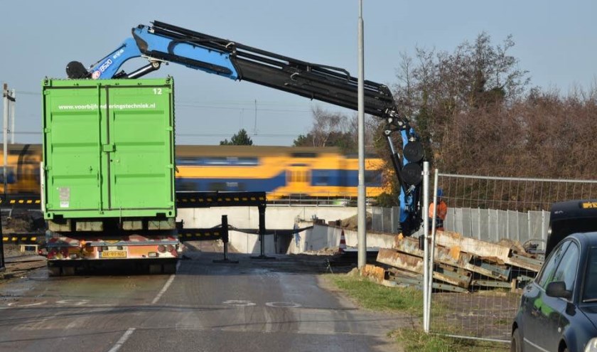 De werkzaamheden aan de spooronderdoorgang op de Vennewatersweg.