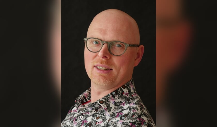 Ronald van Dalfsen begon bijna zes jaar geleden met het vertalen van het boek 'Ghost Rider: Travels on the Healing Road' van Neil Peart.