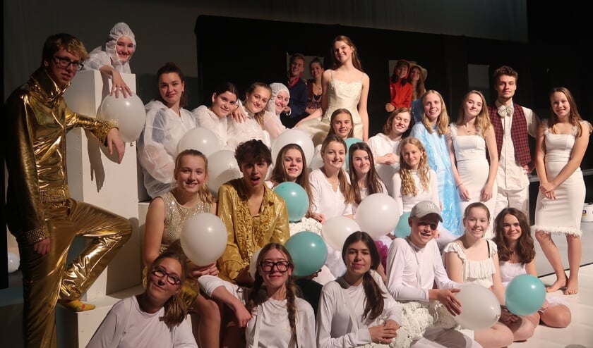 Stichting Jeugdtheater Heiloo staat het eerste weekend van februari in Theater De Beun en kon de donatie goed gebruiken.