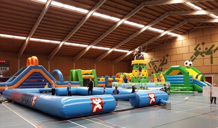 Kinderen kunnen zich lekker uitleven tijdens het Sportspektakel in sporthal De Zien