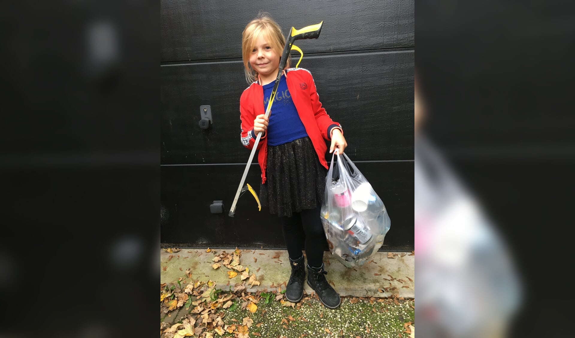 De 7-jarige Charlie Warnars heeft samen met oma vier zakken vuil opgehaald.