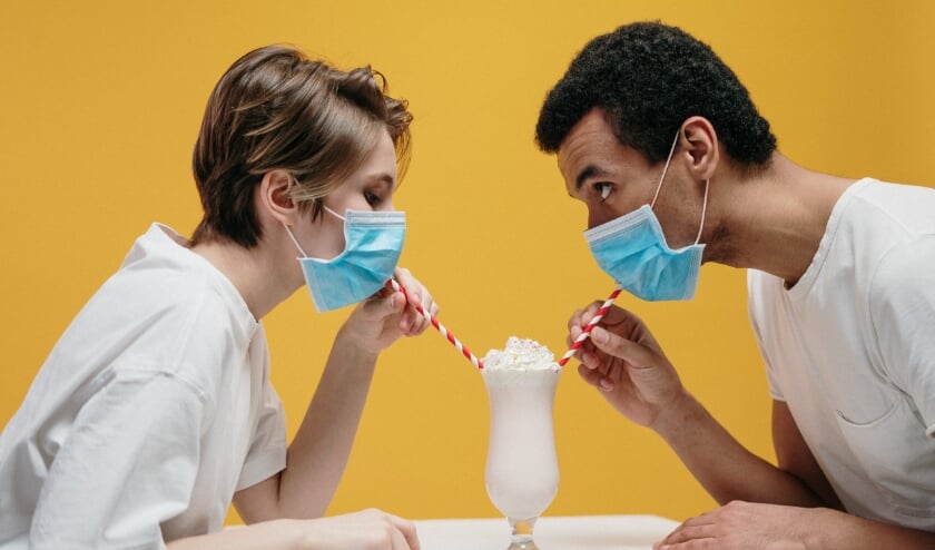Op deze manier kan je ook genieten van je milkshake, maar zover gaan de maatregelen gelukkig nog niet.