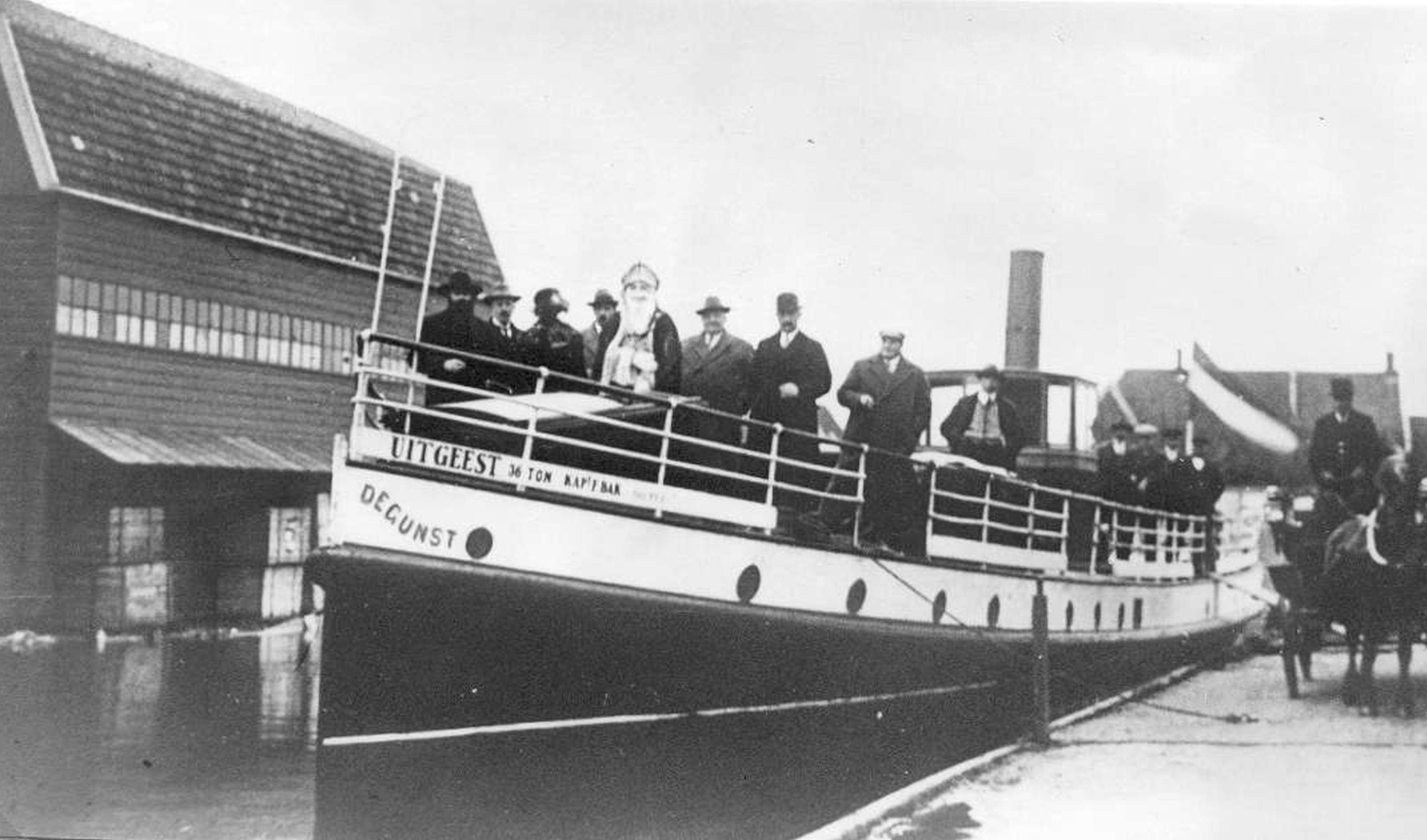 Motorboot ‘De Gunst’ in de Gemeentehaven – BB 06243.