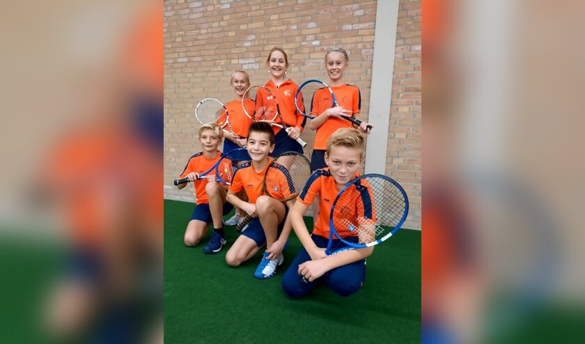 Team Groen1. Boven v.l.n.r. Guusje Putter, Imke Groen en Robbin Vredenburg. Knielend v.l.n.r. Valentijn Verstraete, Luca Weijsters en Ruben van de Berg.