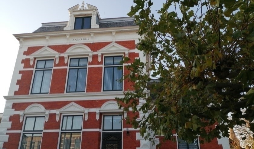 Kom alleen naar het gemeentehuis als het echt nodig is.