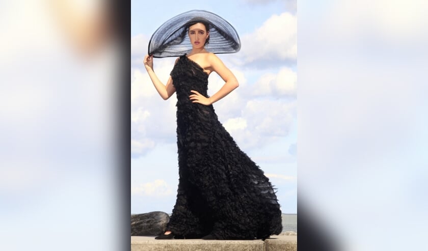 Laura compleet gestyled tijdens een fashionshoot.