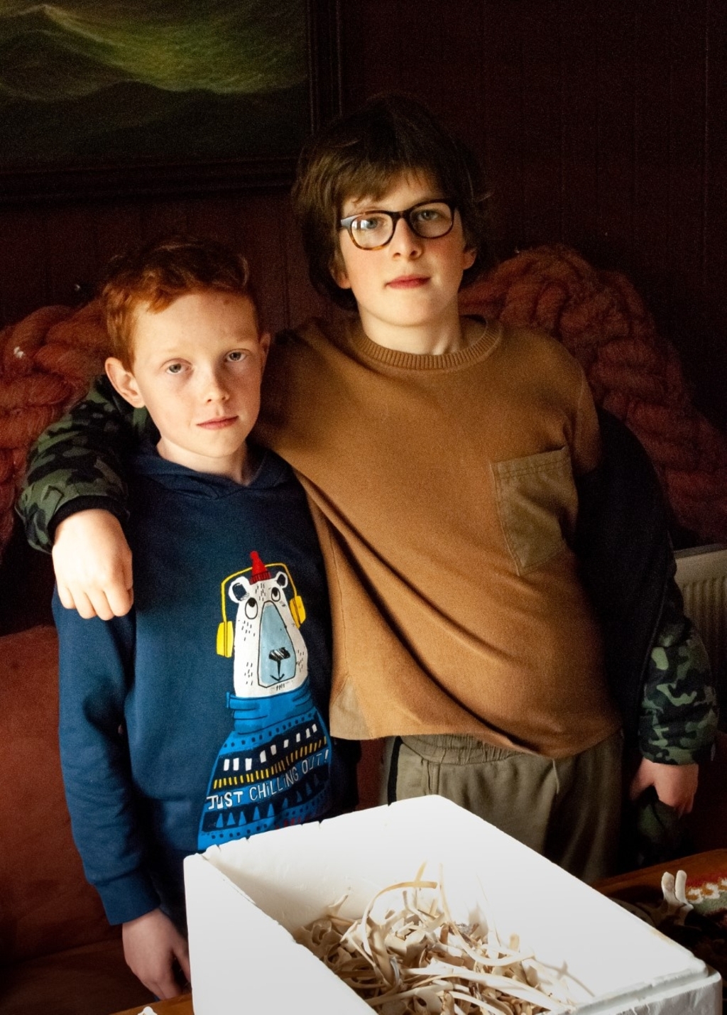 Onne en Luc met de doos botjes in de eerste week van maart