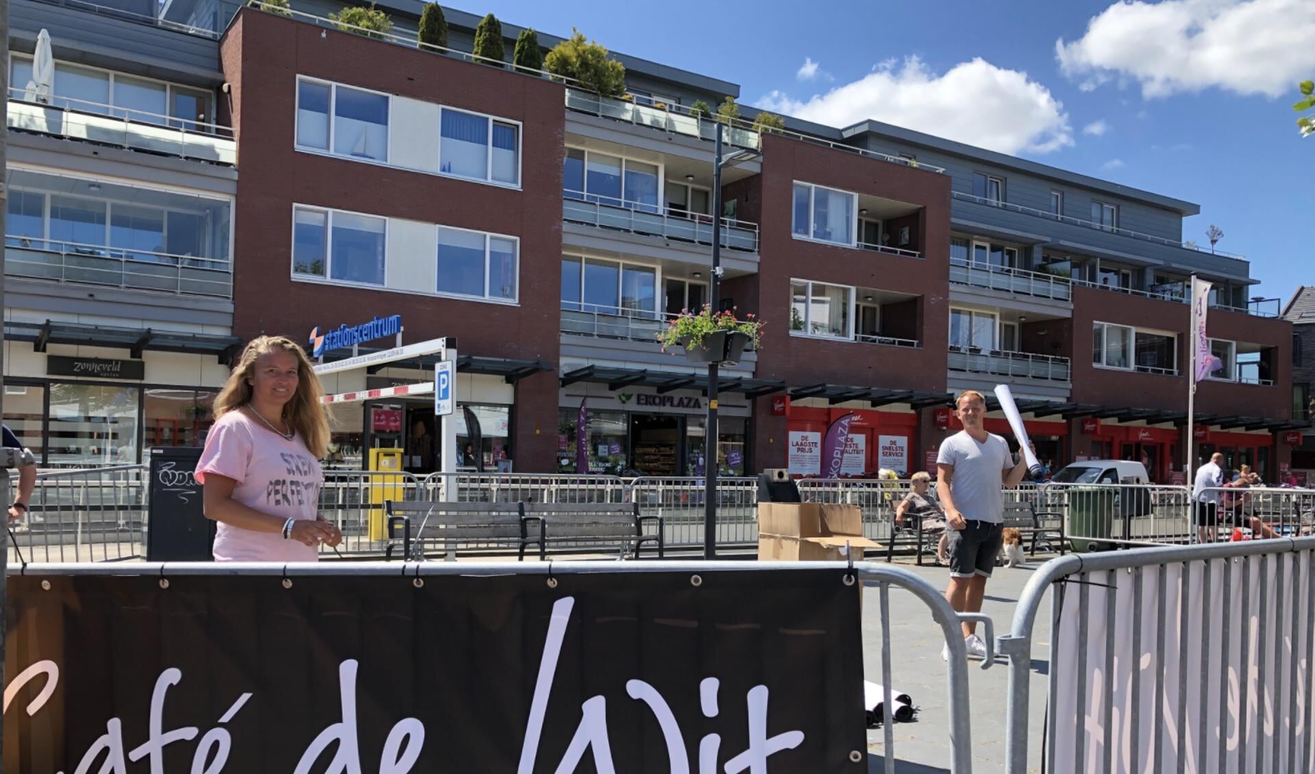 Café de Wit zal op het Stationsplein een tijdelijk terras openen. 