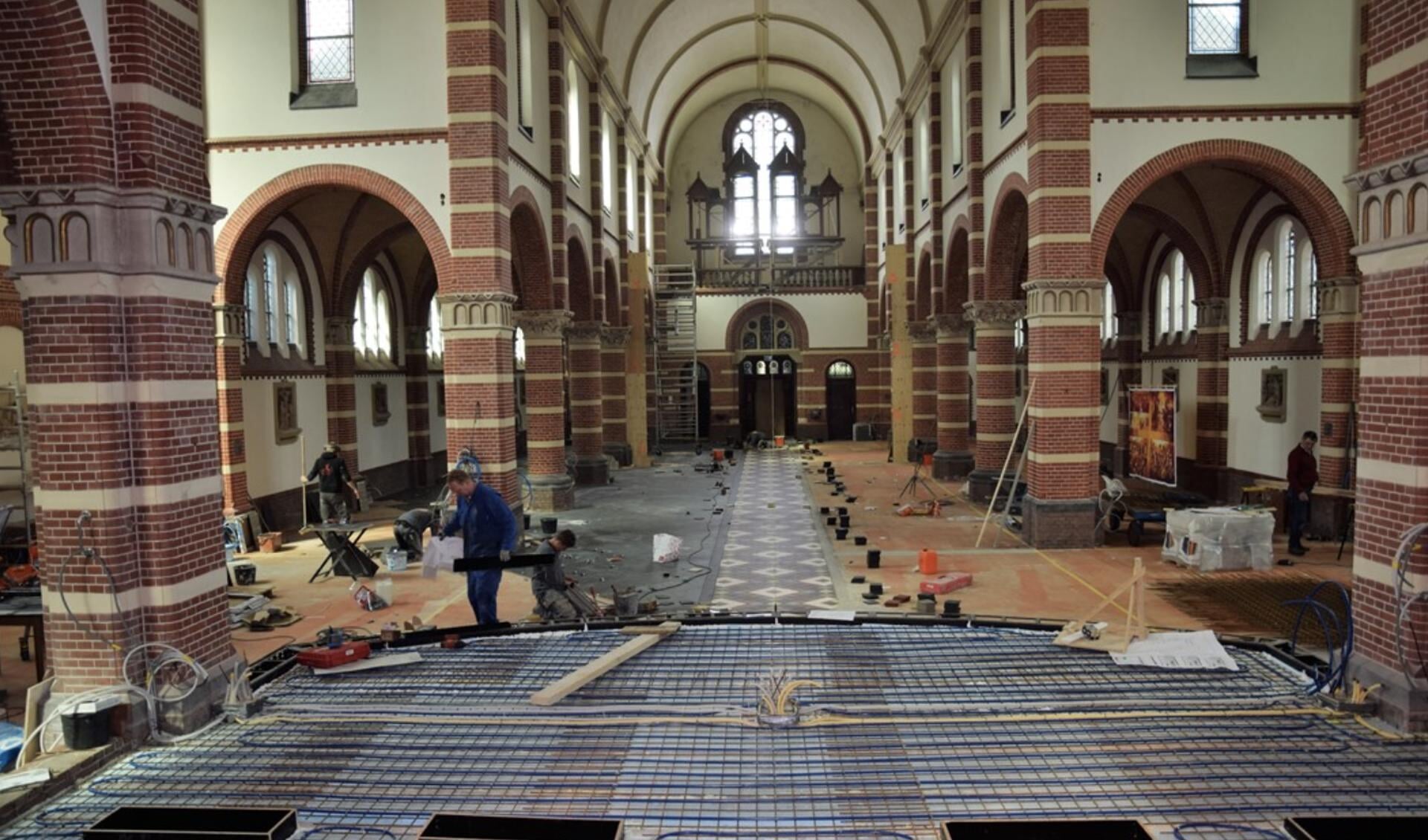 De werkzaamheden aan de Corneliuskerk in Limmen zijn in volle gang. Maar hoe staat er het er nu eigenlijk mee?