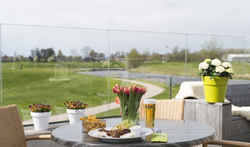 Ook op het terras van Brasserie in 't Groen ben je vanaf vanmiddag weer van harte welkom.