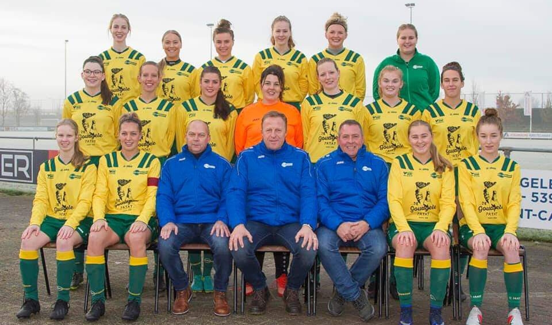 Het vrouwenteam van FC Uitgeest.