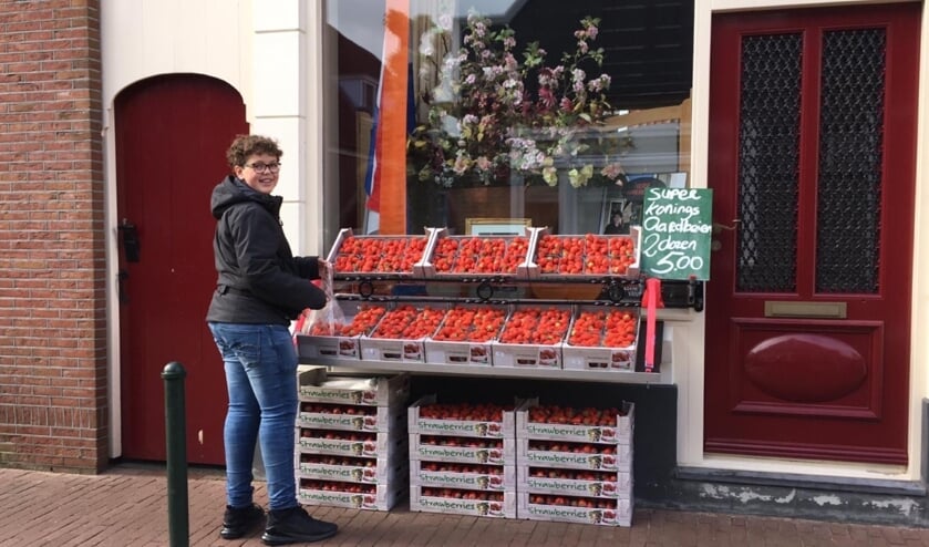Bas Weeren met zijn aardbeienstalletje op de Meldijk.