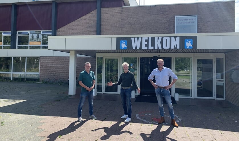 Vincent, Peter en Walter bij Sporthal Het Vennewater in Heiloo.