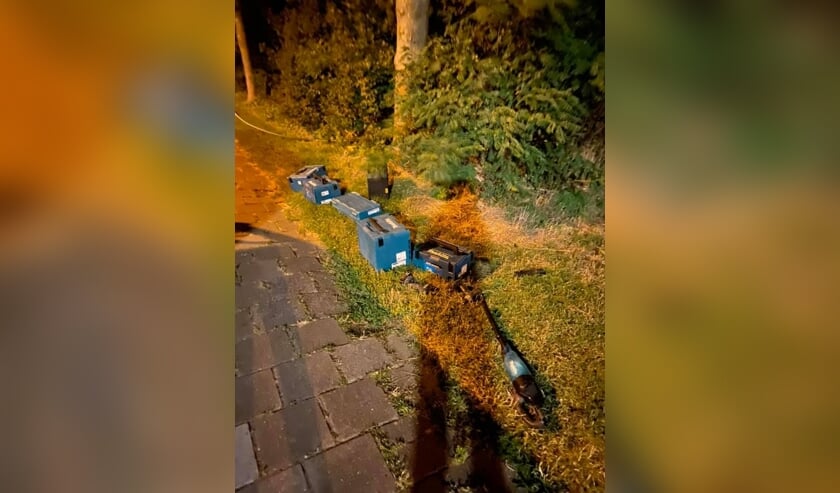 Het gereedschap was al uit de bus gestolen en stond klaar om meegenomen te worden.
