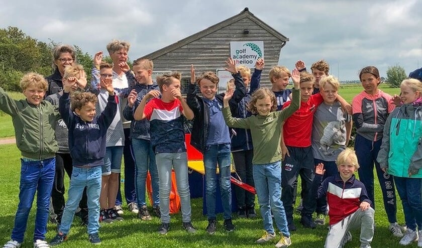 Tijdens een hele toffe clinic maak je kennis met de basisslagen van het golfspel en wordt er zelfs een wedstrijdje gespeeld.