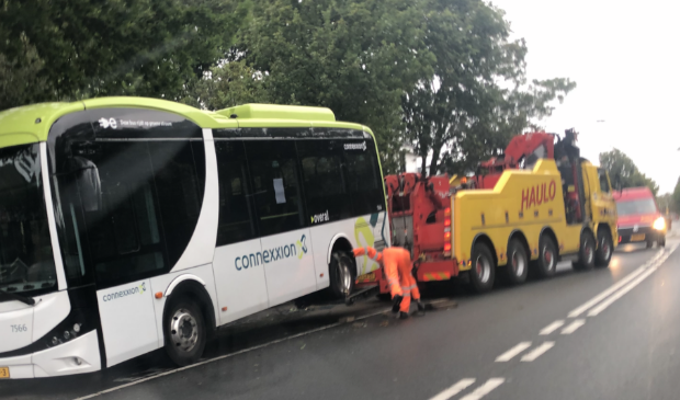 Ook deze Connection bus had problemen onderweg in Heiloo. Om 09:00 uur op Kennemerstraatweg, ter hoogte van Ter Coulster!