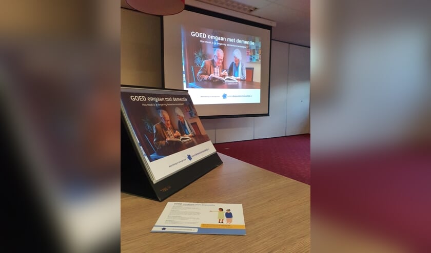 Op maandag 21 september, Wereld Alzheimer Dag, namen 15 vrijwilligers deel aan de training GOED omgaan met dementie. De training was georganiseerd door Respijtpunt Heiloo, gegeven door Samen dementievriendelijk.