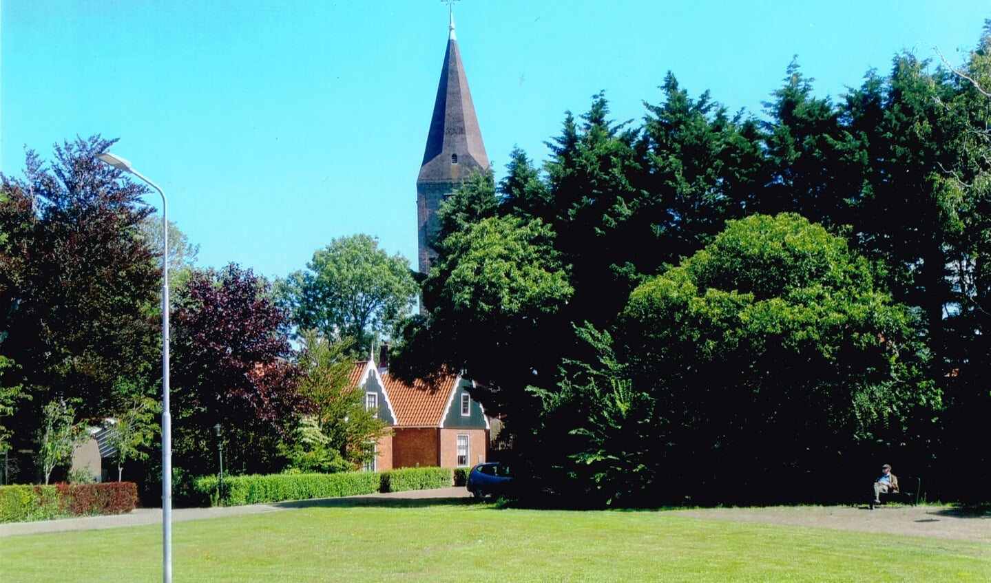 Kerk en Hervormd Jeugdhuis gezien vanaf de Prinses Irenelaan.