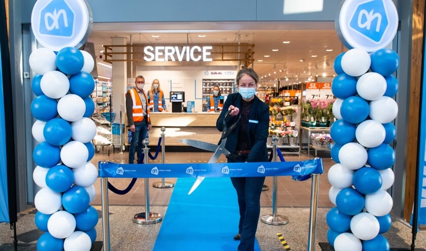 Supermarktmanager Bregje Maes opent vernieuwde AH Castircum