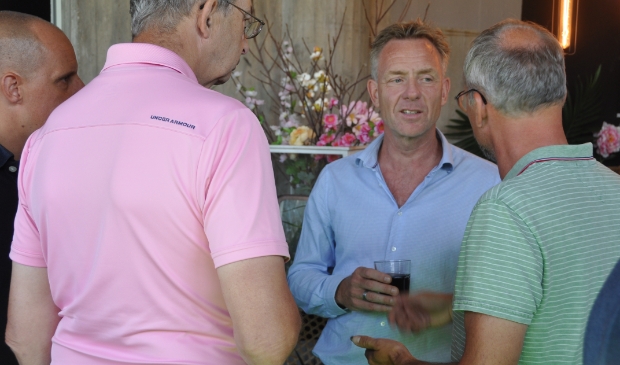 Peter Vonk in gesprek met investeerders.