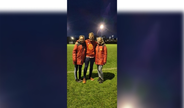 <p>Trainers Mijke, Yuri en Pien.Foto: aangeleverde</p>