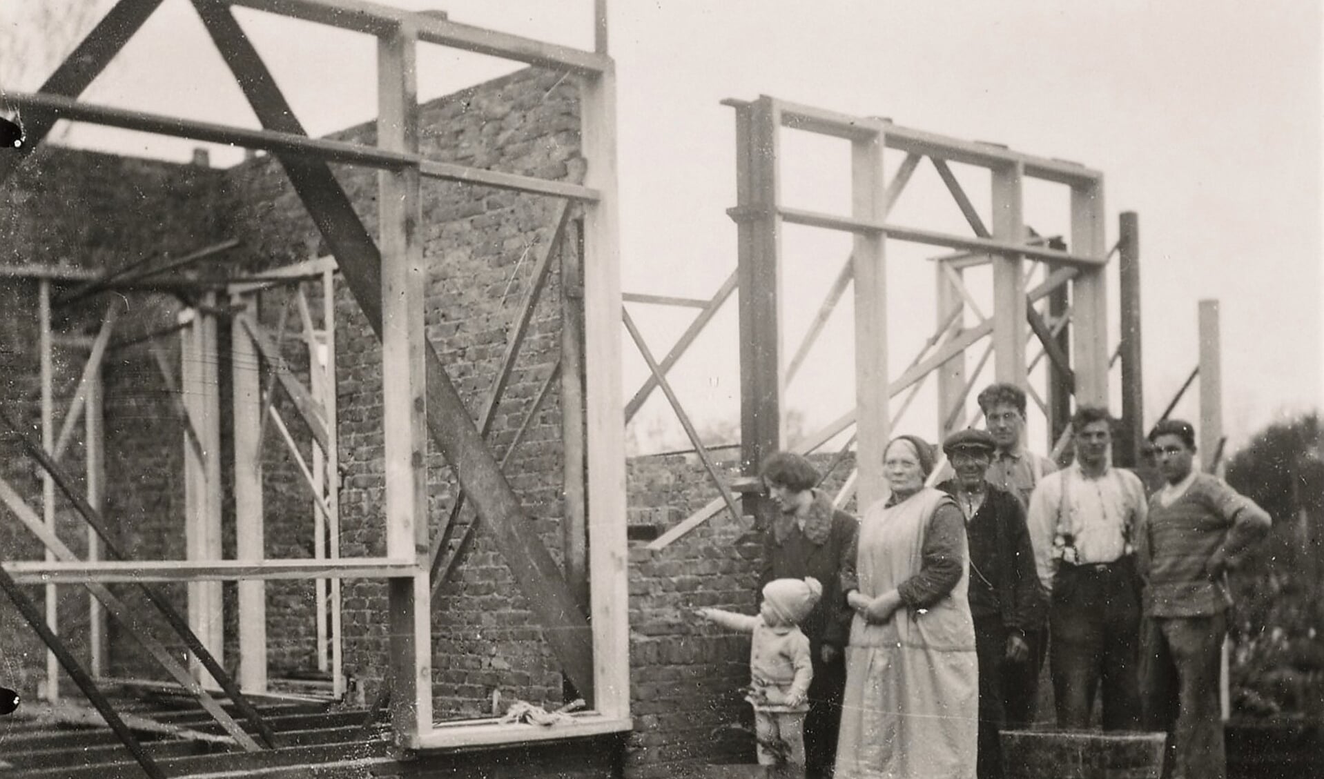 De bouw van het huis aan Oosterweg 24 in Bergen, ca. 1933.