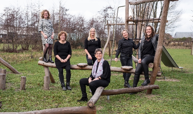 <p>Een deel van het team van Melior onderwijs, links Adriëtte Tervoort.</p>