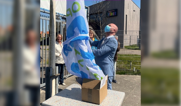 <p>Burgemeester verricht de officiële openingshandeling en hijst de nieuwe Zien-Vlag.</p>