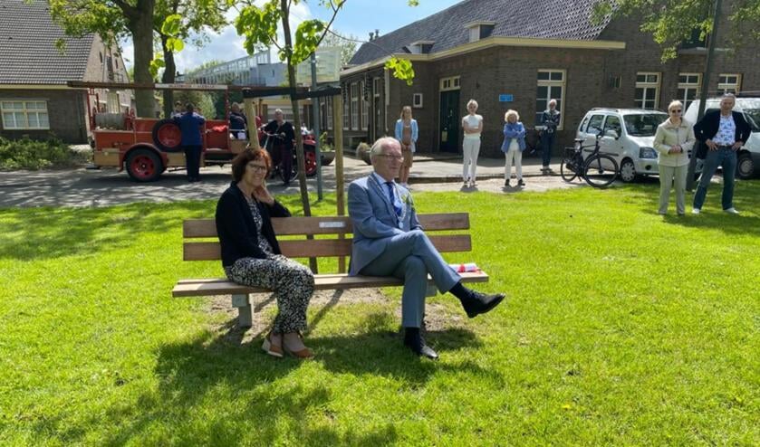 Hans krijgt lindeboom en bankje aangeboden op Landgoed Willibrordus