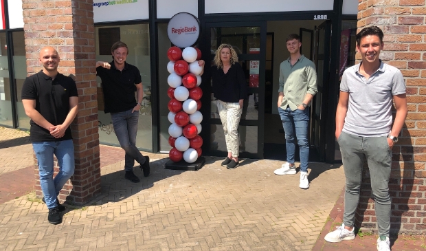 <p>Het team van Adviesgroep het Raadhuis: Daryl, Geert, Deirdre, Damon en Davy.</p>
