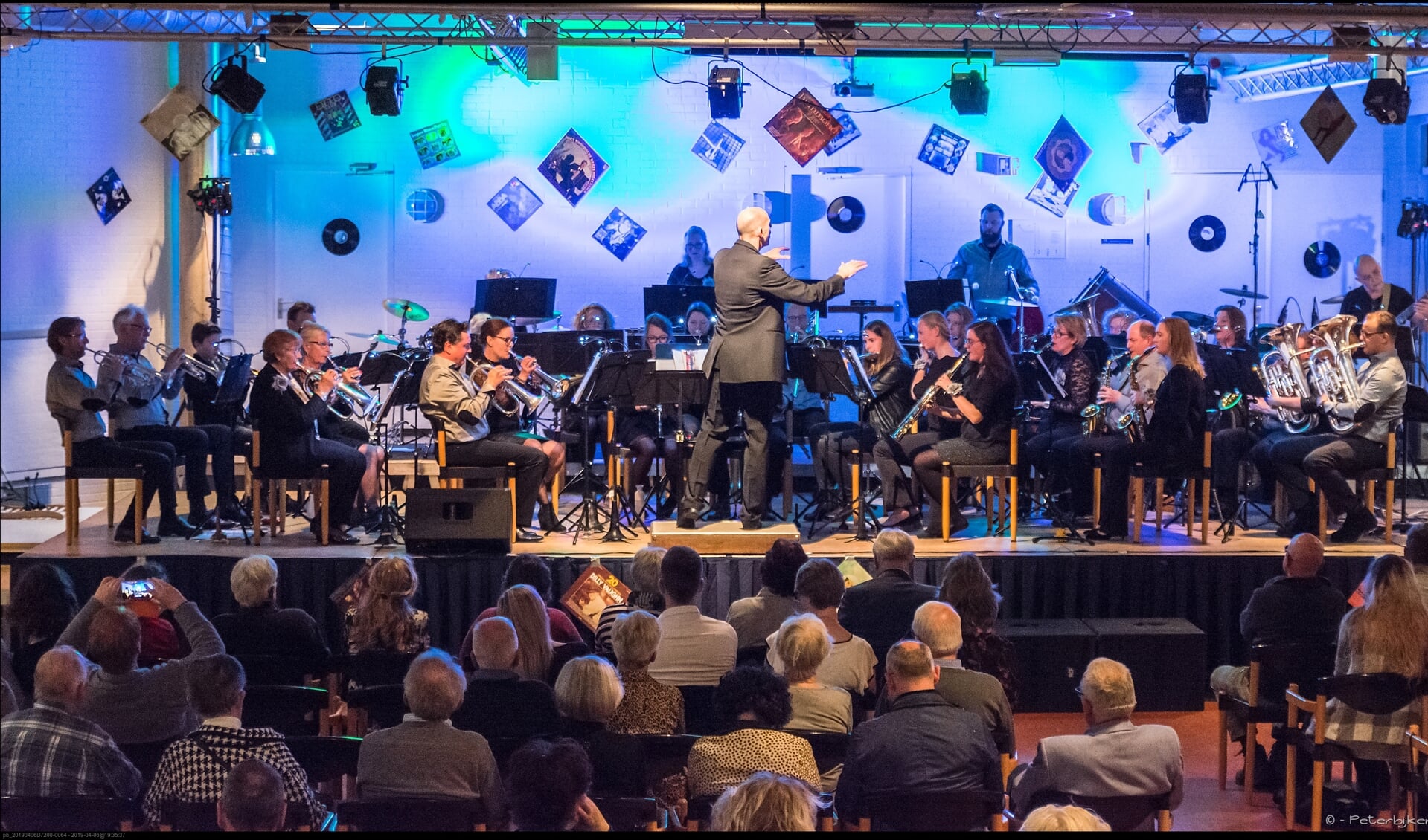 Muziekvereniging Eensgezindheid tijdens een concert in De Strandwal.