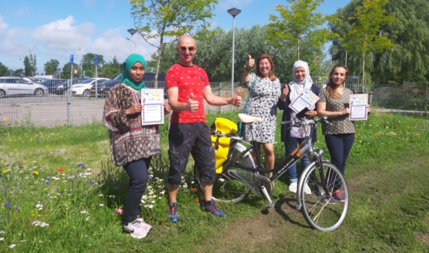 Drie dames behaalden op 8 juli hun certificaat fietsveiligheid.