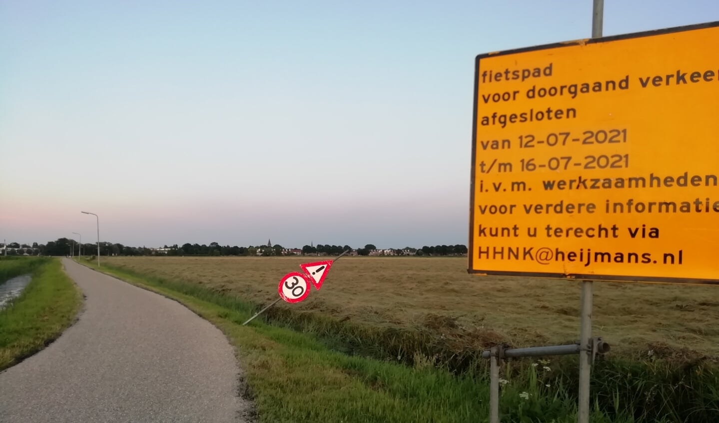 Fietspad tussen Uitgeest en Castricum.